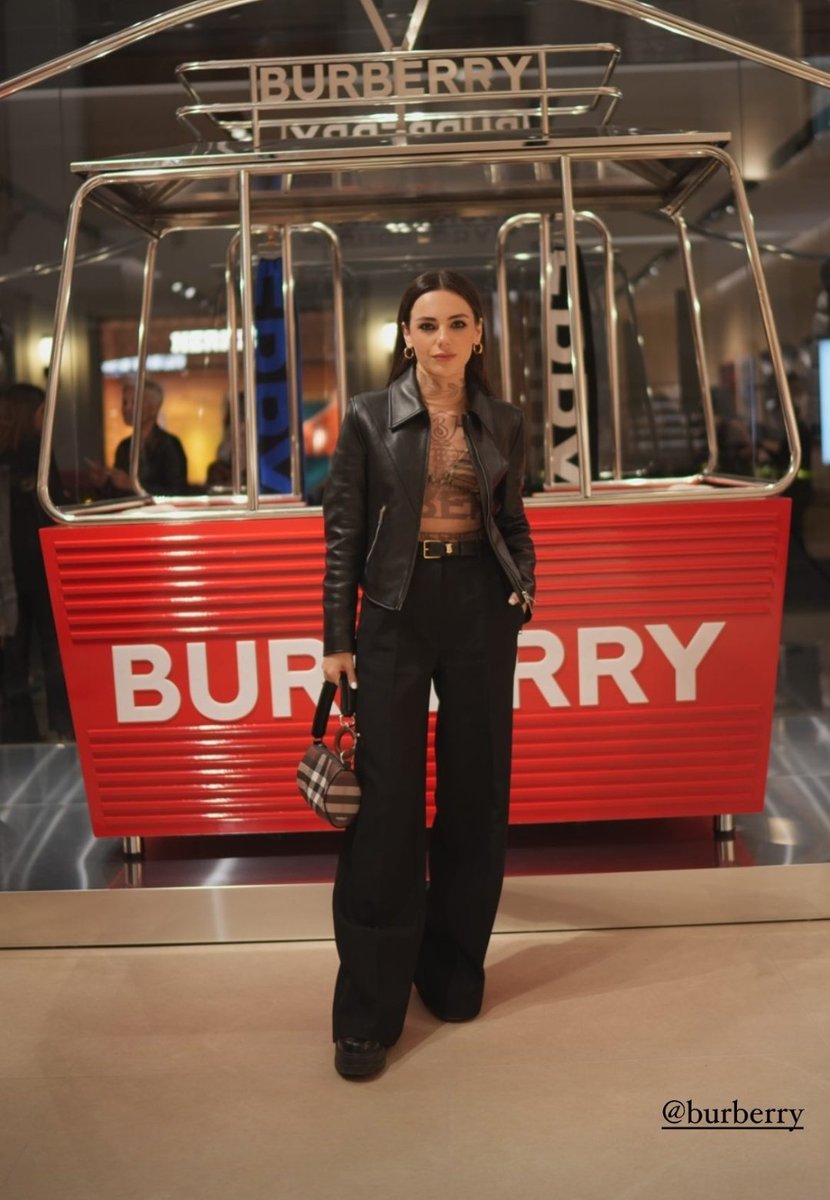 Vogue x Burberry gecesinden #YağmurTanrısevsin 💫