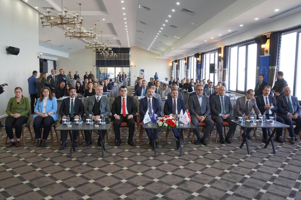 Gocidaresi's tweet photo. Başkanlığımızca düzenlenen “İl Göç Uzman Yardımcıları Oryantasyon Eğitimi” İçişleri Bakan Yardımcımız Sn. @ismailcatakli ve Başkanımız Sn. @DrSavasUnlu’nun katılımı ile gerçekleştirildi.

📍 Düzce / Akçakoca https://t.co/IaoZafzmlo