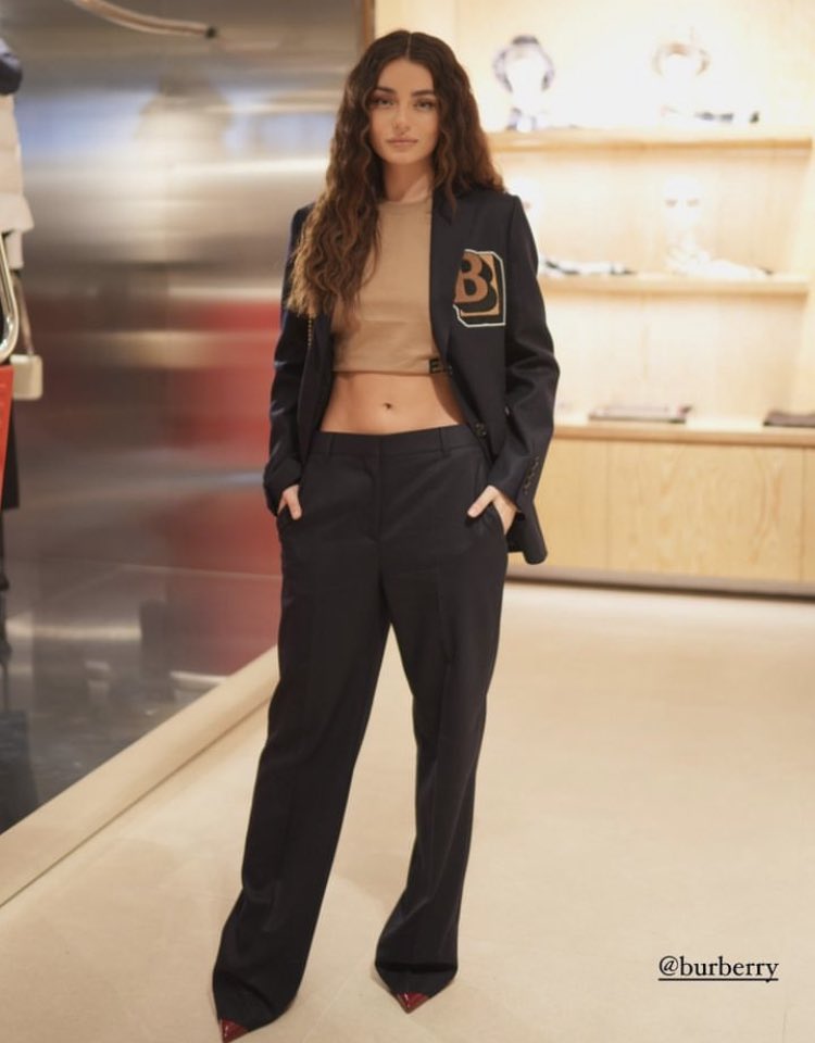 MuzikveTV's tweet photo. #AyçaAyşinTuran 🔥 https://t.co/v1E186pTM3