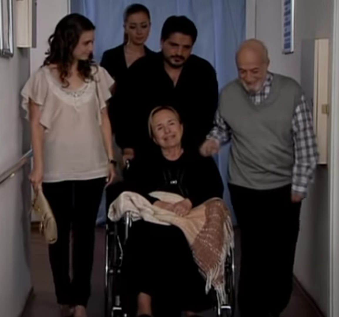 Engelliler piyasa değeri maksimum 450 bin 500 TL lik arabaları ÖTV muafiyetli alabiliyor ancak bu fiyata hiçbir marka- model otomatik vites araba satılmıyor. #EngelliyeLimitiKaldir