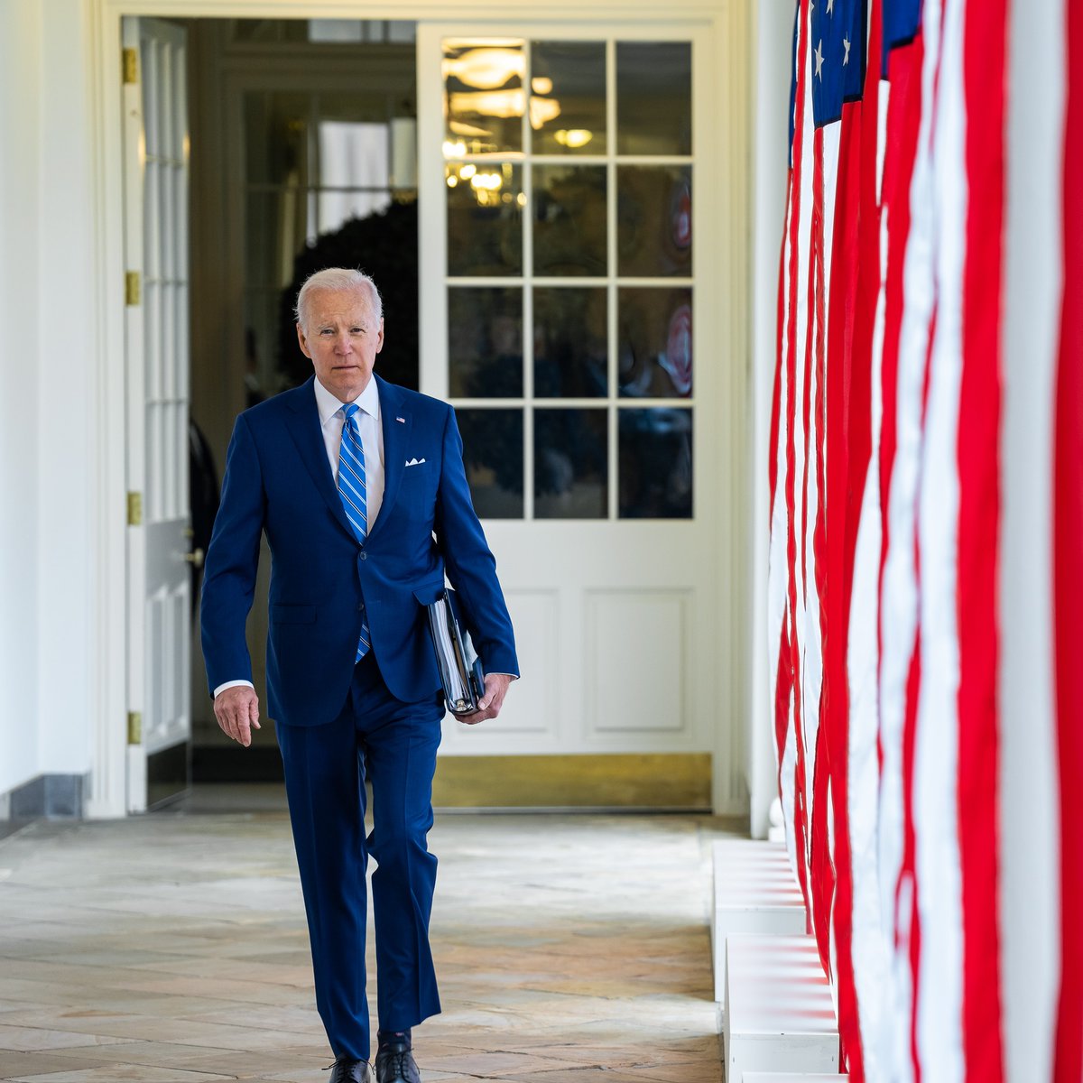 WhiteHouse46's tweet image. .@POTUS' top priority is to lower costs for the American people.
 
He's taking on Big Pharma to allow Medicare to negotiate prescription drug costs, capping seniors’ drug costs at the pharmacy, and lowering health insurance premiums for people under the Affordable Care Act.