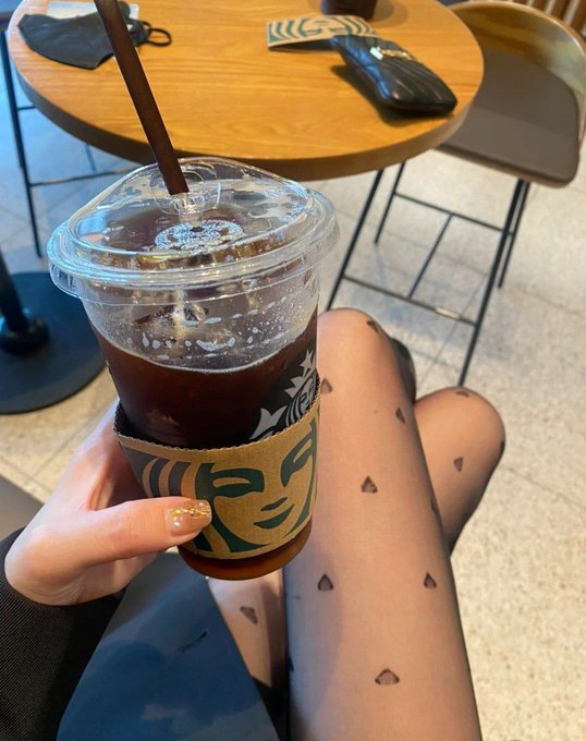 ShafaAmatulloh's tweet photo. Life is like a cup of Americano coffee, although it is a little bitter but it can make people unforgettable. https://t.co/wXwbggTyPE