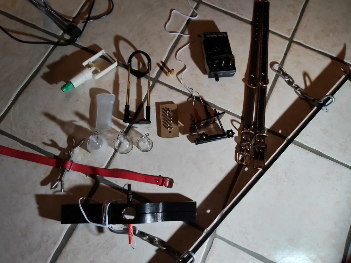 MaitresseLydi's tweet photo. Y'a quoi dans l'atelier BDSM ? des news ?
Ben voilà ! Mais j'attends encore des colis.....
#bdsmlyon #lyonbdsm #dominatrix #dominatricelyon #gamesbdsm #bdsmpublic #bdsmcommunity https://t.co/0McyngAxq9