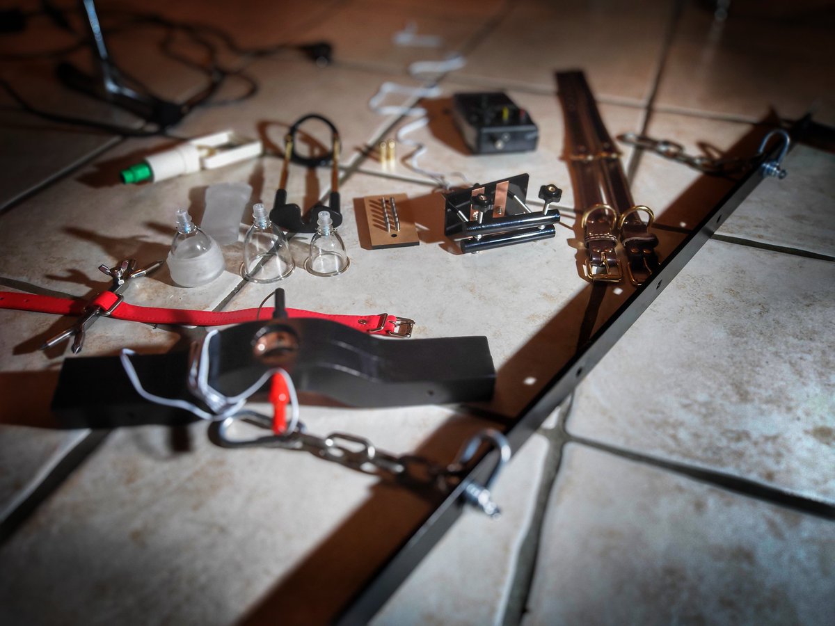 MaitresseLydi's tweet photo. Quelques petites nouveautés à l'atelier BDSM

#bdsmpublic #bdsm #jouetsbdsm #lyonbdsm #jeuxbdsm #bdsmcommunity https://t.co/6G4QcnQbUz