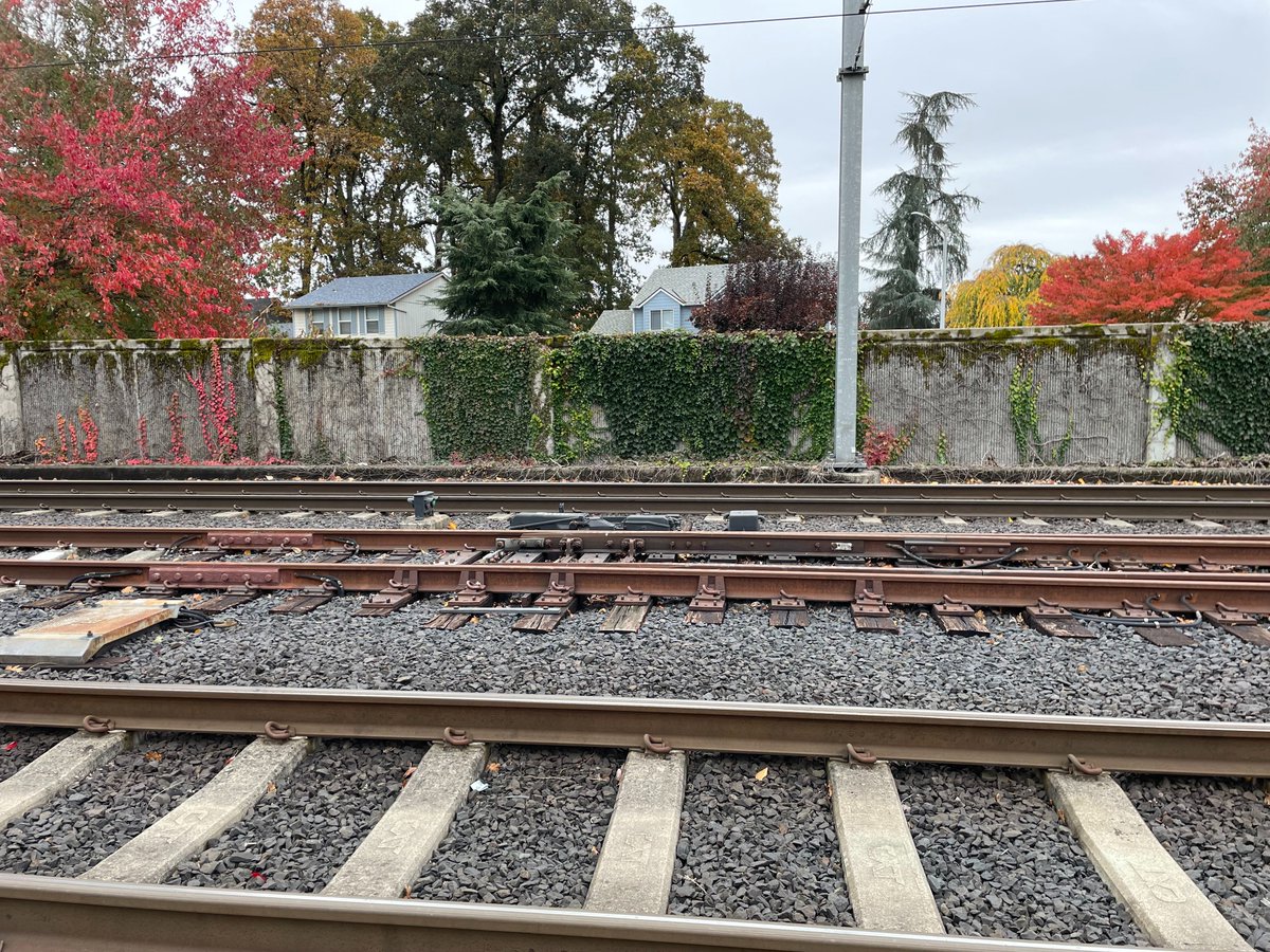 StacyWitbeck's tweet photo. Fall is right on track in Portland. Enjoy these photos from the @trimet MAX Red Line project.
#trimet #portland #fall #portlandfall #railroad #stacyandwitbeck #webuildcoolstuff https://t.co/OgxhyoiPlI