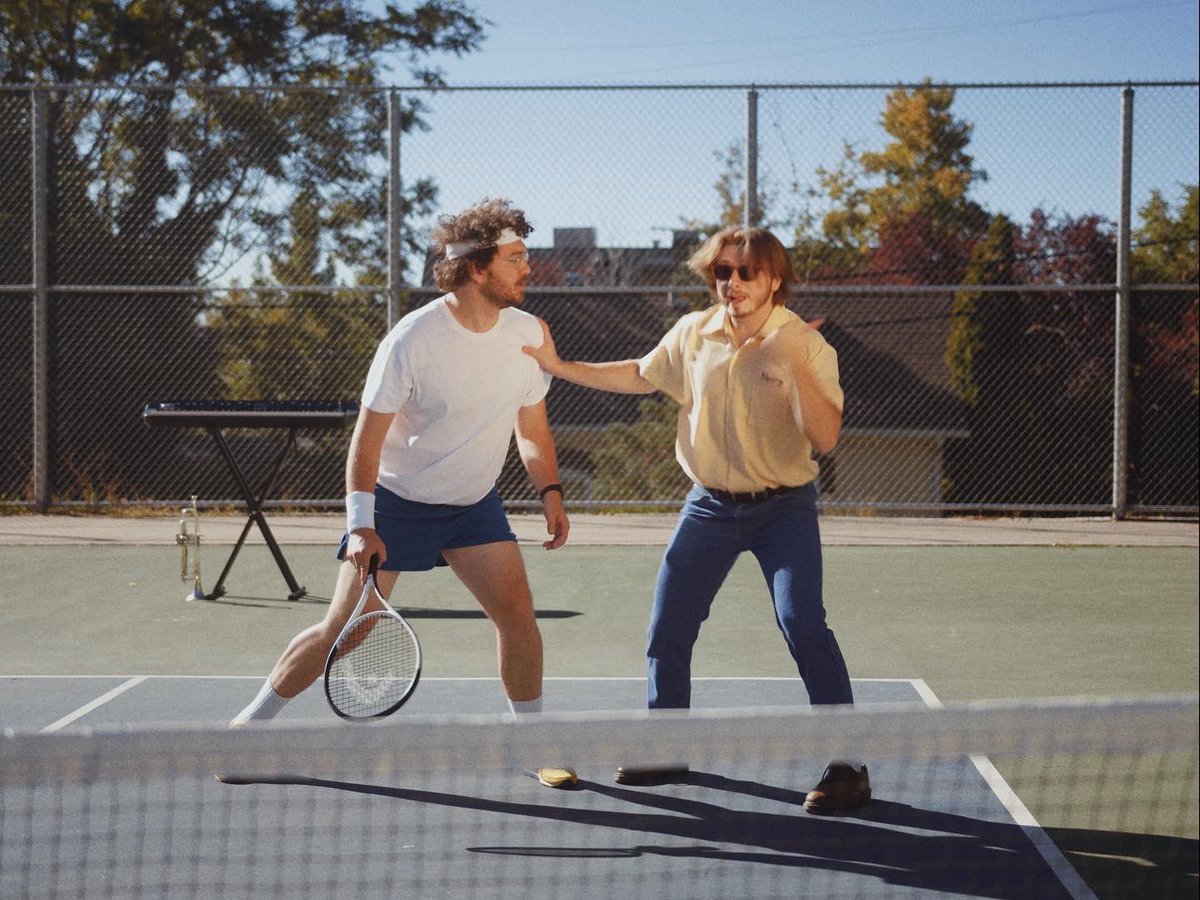 tomperband's tweet image. our debut music vid is out!!!
art direction by @costcomuffinz !

youtu.be/2fzS8T5zerM