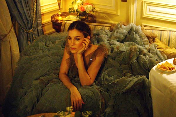 AnaBolena33's tweet photo. Hace años Versace confeccionó esta maravilla para el final de Sexo en Nueva York, quizá uno de los vestidos más preciosos del mundo. Hace años que lo vi, y ya entonces me enamoró, pero todavía me sigue pareciendo una fantasía (y una obra de arte). https://t.co/BqnPyCuBKa