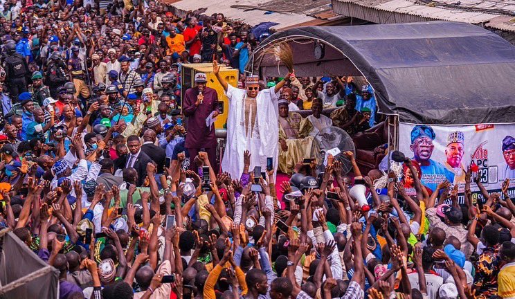 TSSO_NG's tweet photo. The APC campaign trail visited Alaba Rago Market in Lagos. Let by Sen @KashimSM and Host Gov @jidesanwoolu #Bat23 #APC #TSSO https://t.co/vIwt72KXX0