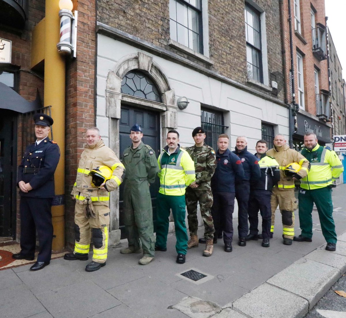 gardainfo's tweet photo. Detective Superintendent Sé McCormack of the Garda National Drugs and Organised Crime Bureau, Sergeant Darren Coller and Garda Daniel Smith and Garda Paul O’Reilly joined @FrontlineMoBros this week for the launch of their #Movember campaign. 

🪒 https://t.co/hHN7xJ9sME