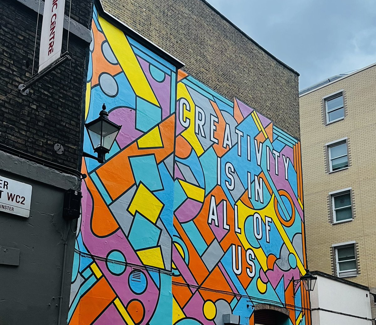 Love the energy and “busyness” in London - Soho - cool <a href="/frame/">Frame</a> <a href="/nutanix/">Nutanix Inc.</a> customer meetings! 🏎️⚜️😍