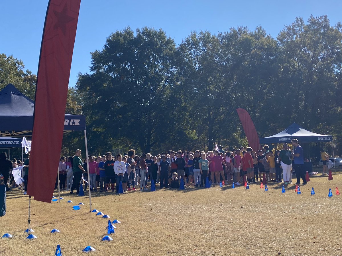 dempseyskids's tweet photo. FUN RUN ‘22!!! So much fun! #oesrams https://t.co/SBPiHL3hAV