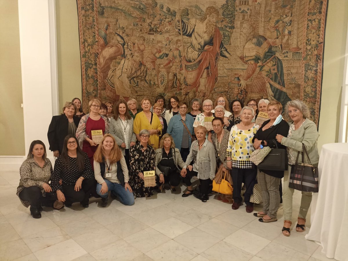 CCBaixEbre's tweet photo. 🟣 La nostra enhorabona a les entitats de dones de la comarca que celebren 25 anys de trajectòria: Roquetes, Jesús, Benifallet i el Perelló 👏. Avui ha tingut lloc l'acte de celebració organitzat pel departament d'Igualtat i Feminismes. https://t.co/SHyZNMZ9iM