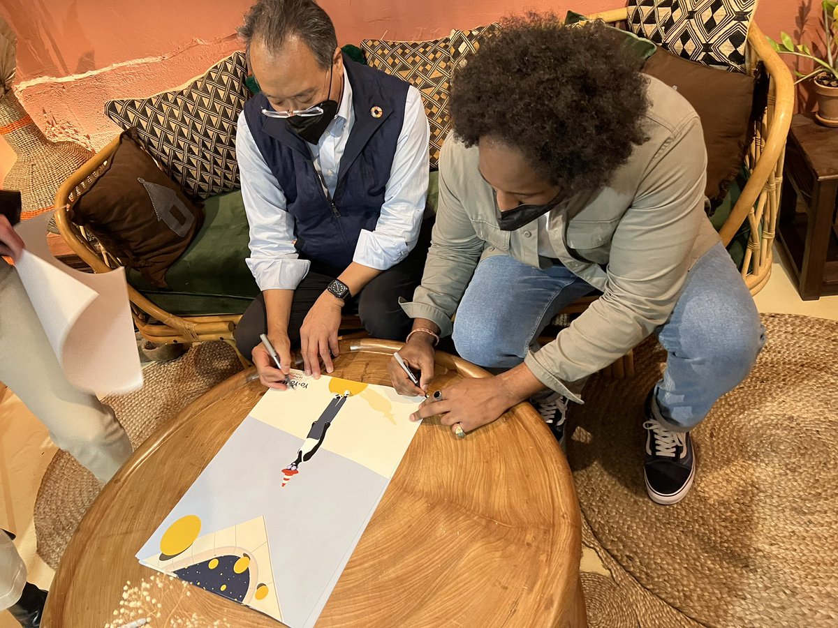 LittleAfrica__'s tweet photo. #ART | @neals_niat x Yo-Yo Ma « Le Projet Bach »
À la demande du bureau du violoncelliste de renommée mondiale @YoYo_Ma, Little Africa s’est associé à #Nest, 1 organisation à but non lucratif qui travaille avec des artisans du monde entier sur son initiative #TheBachProject. 1/4 https://t.co/5MczM7o3kS