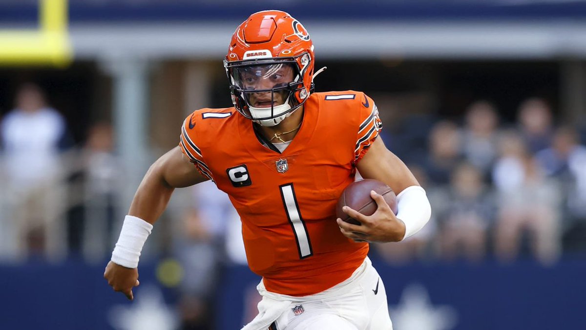 BenCoutinho's tweet photo. With a sample size of 1.5 seasons, rank these QBs 1-4

#NFL #NFLTwitter #Patriots #Bears #Jaguars #Jets https://t.co/MsYyEbQL7B