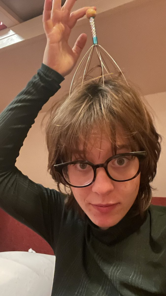 maaaaaaaarghe's tweet photo. a un certo punto dovremo tutti collettivamente accettare che questo in realtà dovrebbe essere considerato un oggetto sessuale https://t.co/7bQgXIb43v