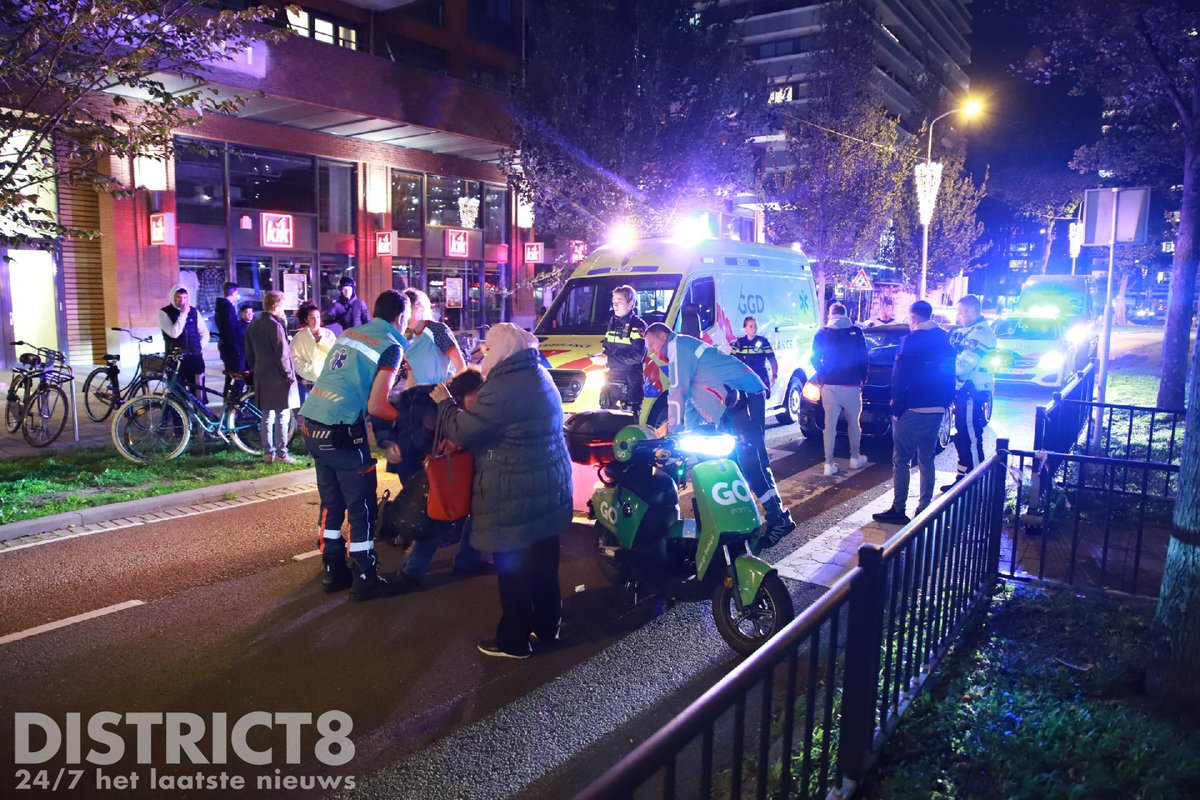 RedactieD8's tweet photo. Op de #MartinusNijhofflaan in #Delft heeft een ongeval plaatsgevonden tussen een auto en een Go-Sharing scooter. 

Volgens getuigen is de automobilist op de achterkant gebotst. De opzittende van de scooter raakte gewond. De Martinus Nijhofflaan is korte tijd afgesloten. https://t.co/QSBT3DtMKI