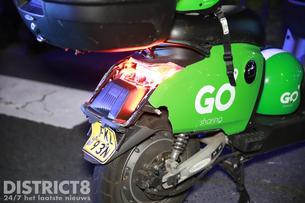 RedactieD8's tweet photo. Op de #MartinusNijhofflaan in #Delft heeft een ongeval plaatsgevonden tussen een auto en een Go-Sharing scooter. 

Volgens getuigen is de automobilist op de achterkant gebotst. De opzittende van de scooter raakte gewond. De Martinus Nijhofflaan is korte tijd afgesloten. https://t.co/QSBT3DtMKI