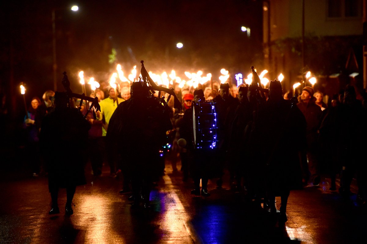 🔥 Our poignant Torchlight Procession returns on the 22nd of November. This free service sees hundreds of people walk through the streets of Lincoln carrying flaming torches in memory of loved ones. ✨

Sign up: stbarnabashospice.co.uk/events/torchli…

#StBTLP22 #Hospice #Care