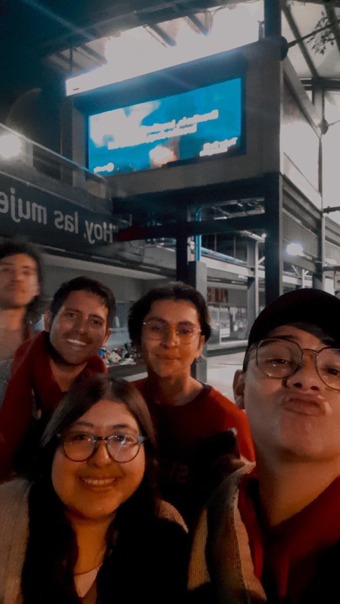irvinyabin's tweet photo. Ya dos semanas… 

Los amooooooo #SWIFTIES @geoaguirre13 @aketzapc @KevinThebar 💙 https://t.co/XfTZKM0nwQ