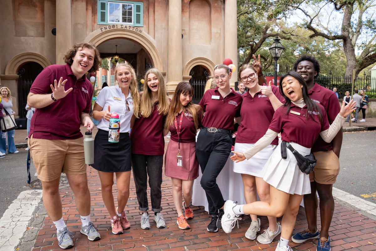 CofCalumni's tweet photo. See what’s new @CofC during #FallAlumniWeekend by taking a campus tour, Saturday, Nov. 19 at 10 am! You’ll be hosted by the @Charleston40 Tour Guides + @CofCAdmissions. The tour will begin at the Office of Admissions Courtyard at Craig Hall (across from Cistern Yard)... https://t.co/pAwjCTuDHE