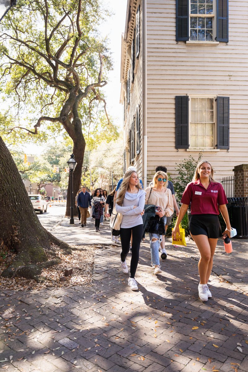 CofCalumni's tweet photo. See what’s new @CofC during #FallAlumniWeekend by taking a campus tour, Saturday, Nov. 19 at 10 am! You’ll be hosted by the @Charleston40 Tour Guides + @CofCAdmissions. The tour will begin at the Office of Admissions Courtyard at Craig Hall (across from Cistern Yard)... https://t.co/pAwjCTuDHE