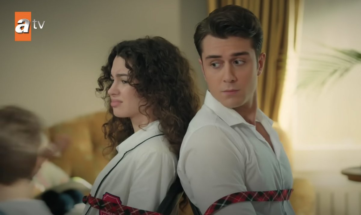 piuttostocheale's tweet photo. Things that happened in S3 but I still don't believe it:
1. Asiye had a date in a short dress.
2. Abus wrote a scene I had in mind.
3. Doruk revealed the secret about Resul in the same episode he found out.
4. Asiye apologized for hurting Doruk's feelings.

#AsDor #Kardeslerim https://t.co/67oLf67RWr