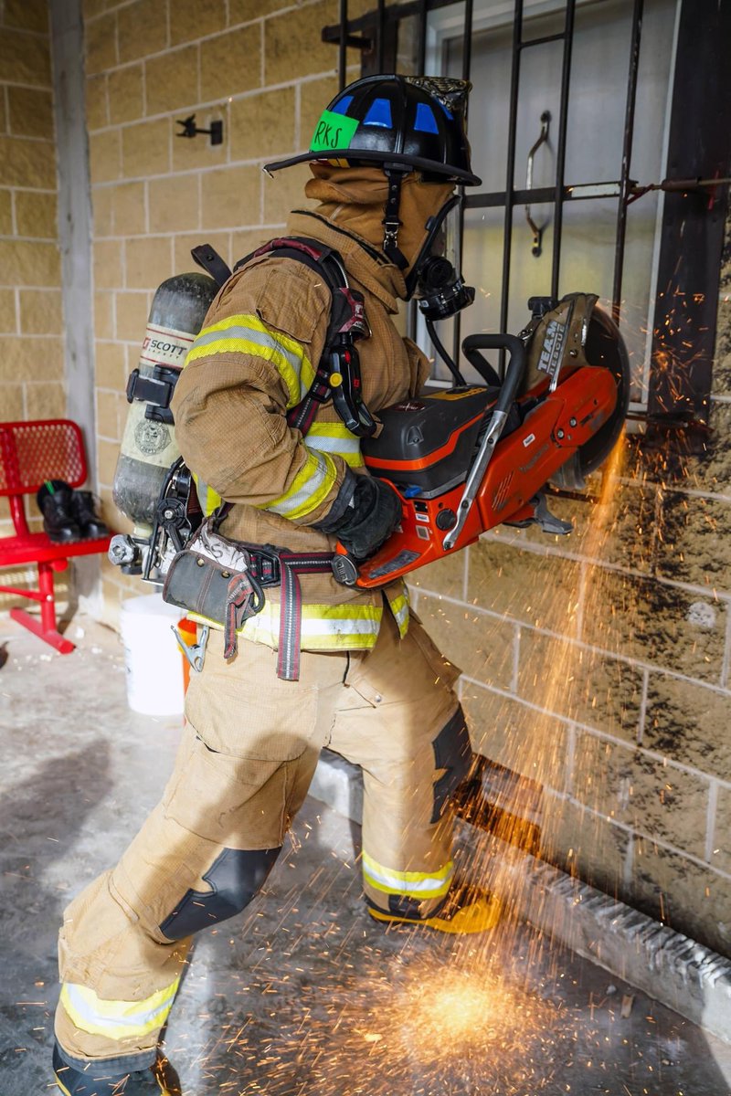 MiamiDadeFire's tweet photo. On Wednesday, #MDFRClass150 took part in a forcible entry training. Choosing the right forcible entry tool & knowing how to use it safely are just some of the skills the recruits need to know before reporting for their first shift next February. #MDFRTraining https://t.co/qfpG6P2SuL