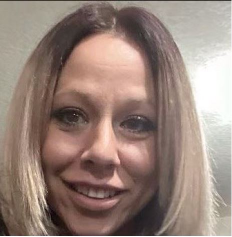 SarahRyanYEG's tweet photo. Missing woman from #Hinton, AB: Lianne Deleto (40 y/o) was last seen near Pedley Road and East River Road on October 28. She's 5'0, 140 lbs, has blonde hair, brown eyes, rose tattoos on her arm. RCMP say she was wearing blue jeans and a teal long sleeve shirt with no shoes. RT? https://t.co/mL2xM40hiq