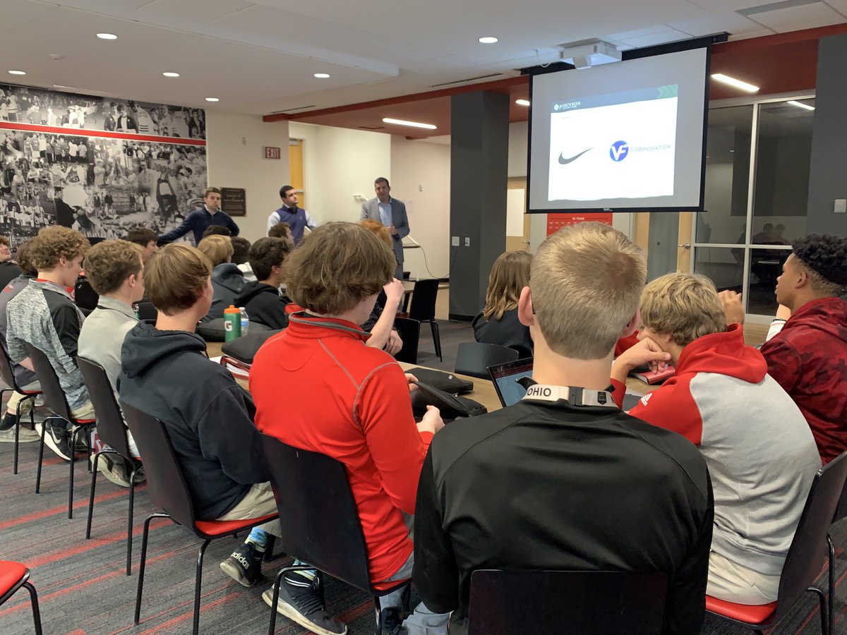 LS_Scholars's tweet photo. Great opportunity to learn about stock evaluation from the team @johnsoninv, a great LSI partner for the past 10 years. Next step, students @LaSallePride will develop and present a portfolio to @johnsoninv. #FindYourInterest #FindYourPassion #FindYourFuture https://t.co/7jhPXwt6Kn