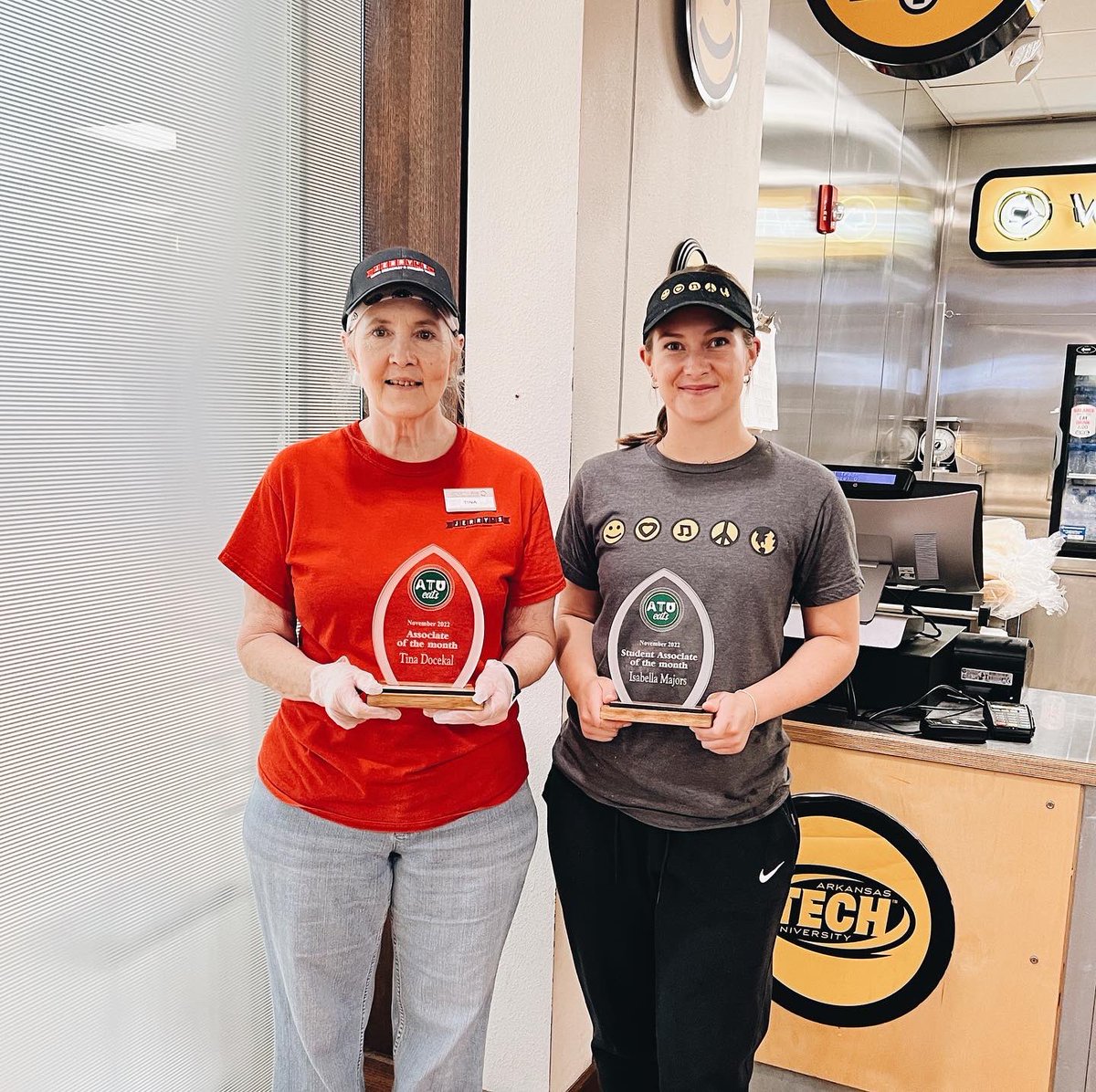 ATUeats's tweet photo. Celebrating our associates, Tina and Lisa, as well as our student associates, Isabella and Landon, today for all their outstanding hard work on this campus! Thank you for all that you do for ATUeats! 💚 
. . .
#atueats #AssociateoftheMonth #StudentAssociateoftheMonth https://t.co/tUsdxxtngu