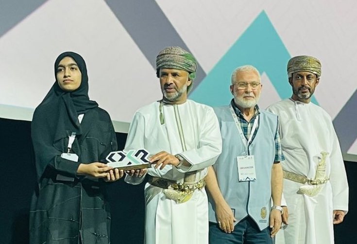 EduGovDkh's tweet photo. ُتُبارك #تعليمية_الداخلية لفريق المحافظة تتويجه بـ  #المركز_الأول في سباق عُمان للبرمجة فئة طلبة المدارس، مثّلَ الفريق الطالب/ محمد الشعيلي من مدرسة الشيخ ابن بركة السليمي للتعليم الأساسي، والطالبة/ رناد  الحراصية من مدرسة نزوى للتعليم الأساسي . https://t.co/GBnsxi04lI