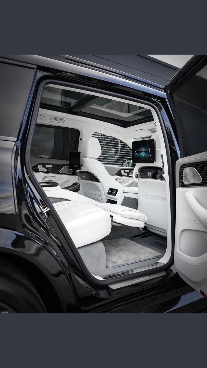 Mercedes Listenbourg tweet media