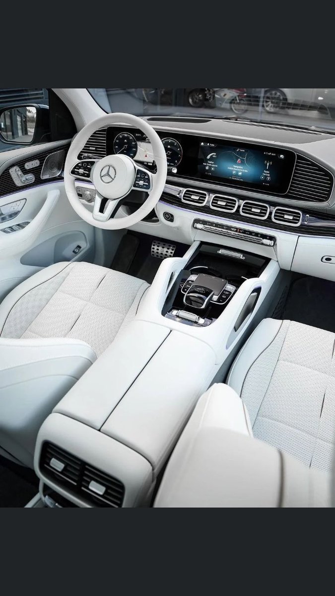 Mercedes Listenbourg tweet media