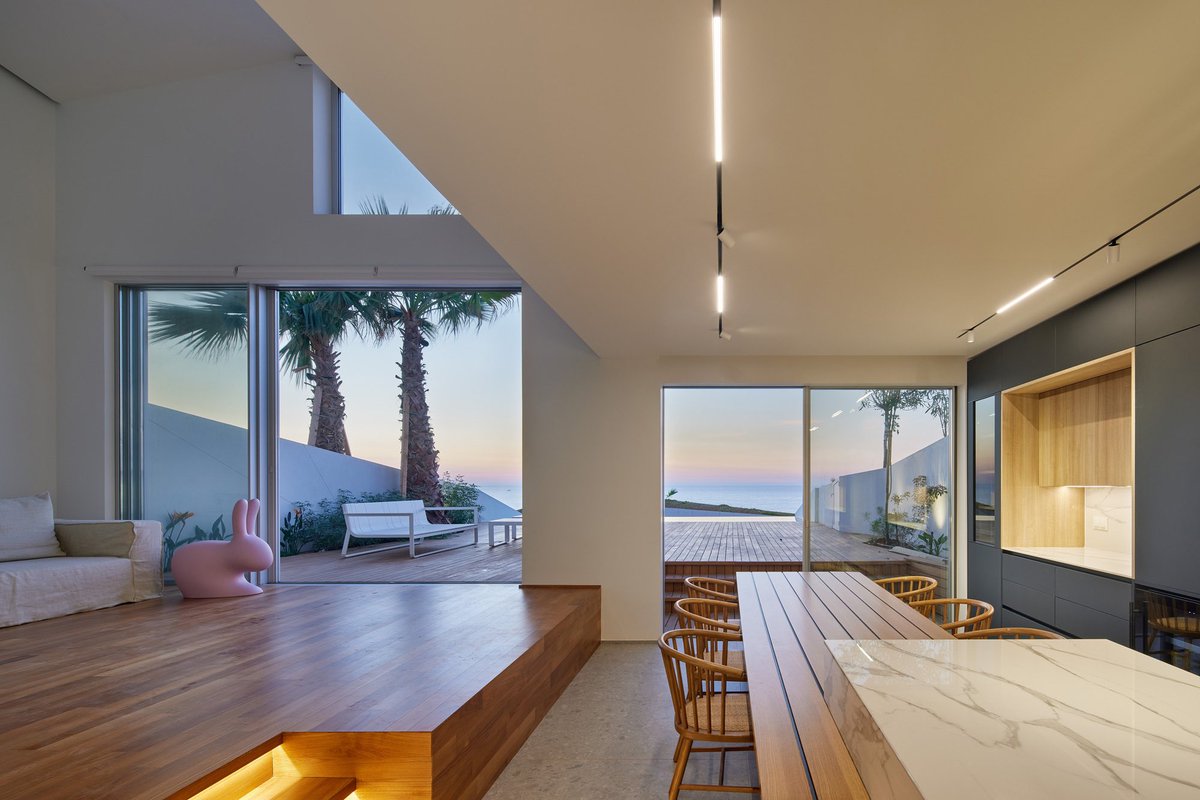Arqenblanco's tweet photo. Complejo residencial Marea - WORKac 
Imagen: WORKac 
________________________________
#workac #batroun #libano #greenstudios #arquitecturaenblanco #arquitectura #architecture #archdaily #architectureinwhite https://t.co/CaN372VsXK