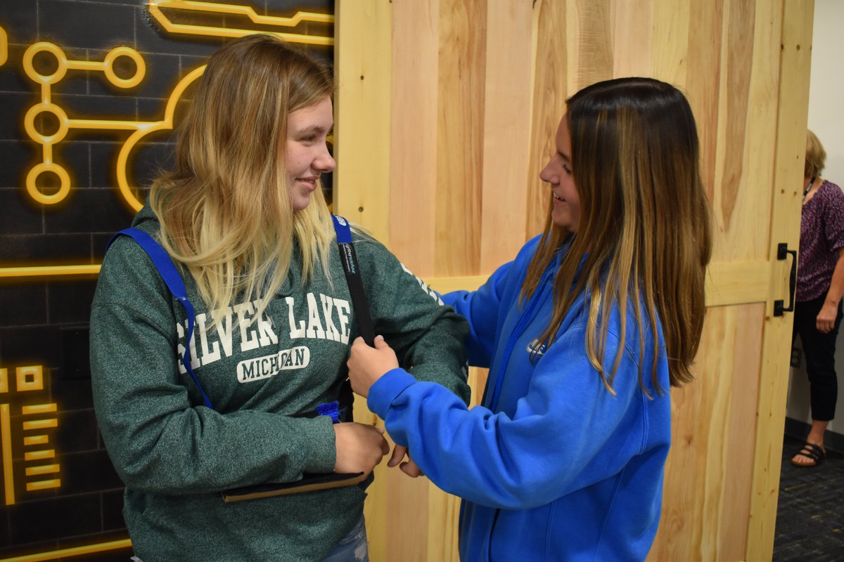 muskegonctc's tweet photo. Construction Trades students are enjoying the warmth of their new hoodies and Bio Tech & Engineering students shared their prototypes with Candy. #MidWeekPeek ๐คฉโ๏ธ๐งฑ https://t.co/ajV0uHREKR