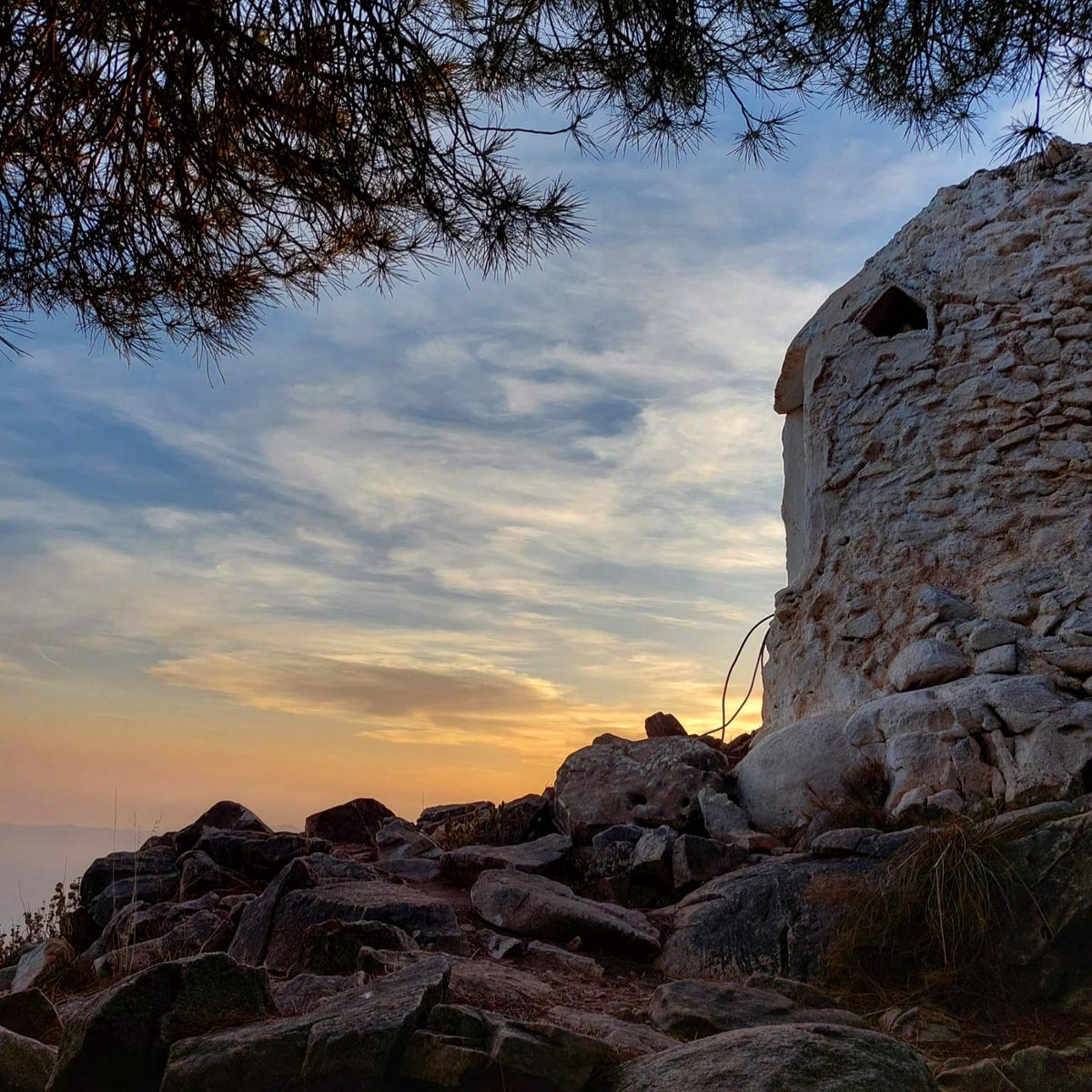 GranSendaMalaga's tweet photo. Has comenzado a disfrutar de los maravillosos atardeceres que te ofrece @GranSendaMalaga este noviembre? #hiking #treeking #senderismo #visitmalaga https://t.co/qS2syxtrxh