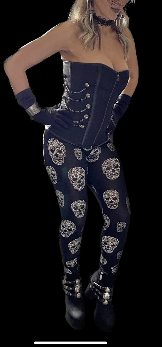LadyShadeHRH's tweet photo. Corsetted up with my ball kicking bootstraps on! I’m ready rock this. #sandiego #ballkicking #trampling #myfootinyourass https://t.co/AhoP2EePTR