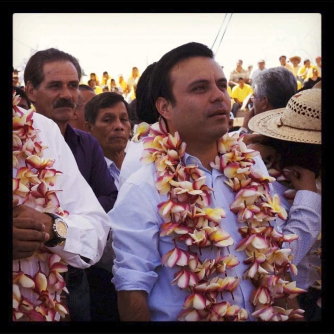 MovimientoPopCo's tweet photo. Año 2013, Mariano Santana y el Flaco Benítez nos acompañan en el auditorio Guelaguetza. Siempre muy queridos, ellos ya partieron a otra dimensión, pero estoy seguro que siempre cuidan nuestra espalda y orientan el camino. 

En este Día de muertos los recuerdo con mucho cariño. https://t.co/rz8N8iKPLP