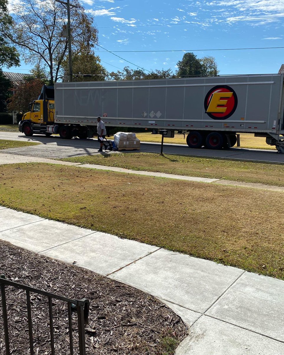 TajisTents's tweet image. Just received my order ! Thank you sir. Please share my story .  #StoppingTraffic. #Delivery #Tents #tajistents #homelessinamerica #18wheelerWorthy #DonatePlease Cashapp: TajisTents 
GoFundMe: Taji’s Tent’s 
Zelle, Amazon or ApplePay (803)293-8154 
Venmo : @Tajis-Tents
 $25 each