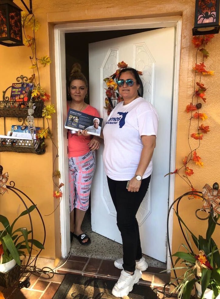 MiVecinoLLC's tweet photo. MIAMI VOTING UPDATE: 208k registered Latino Democrats have not voted yet!🗳

This team is working around the clock to mobilize these voters!!👏🏽 https://t.co/6a3VFAiLYn