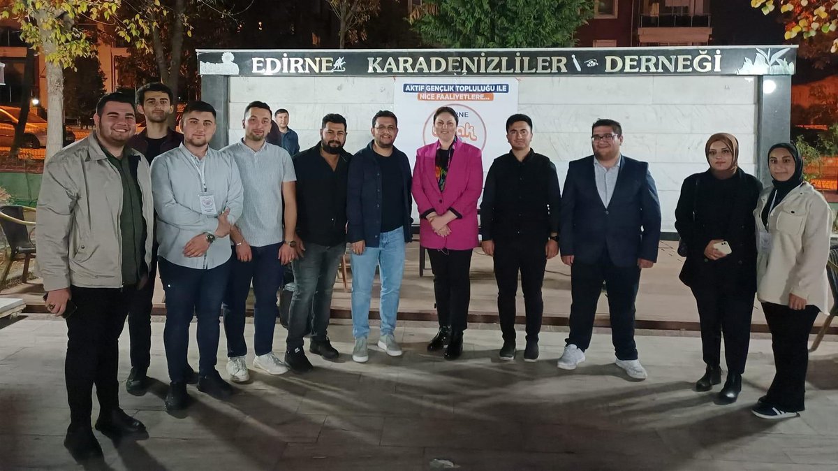 vuralisa22's tweet photo. T.Ü Aktif Gençlik Topluluğumuzun Dayanışma ve tanışma programımızı 400 Üniversiteli kardeşimiz ile gerçekleştirdik. 

#AktifGençlikTopluluğu
#Edirne #TrakyaÜniversitesi https://t.co/lYkQTOAaE0