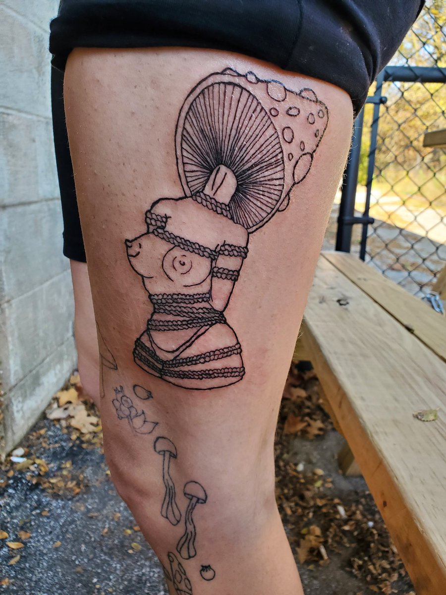 The_BlueLady's tweet photo. If anyone else is brave enough to let an apprentice practice on them DM me for more info.Friends and family only. Black linework only.#art #artist #ink #apprenticeship #apprentice #inked #tattoo #nsfw #nsfwart #tattoo #tat #tat4u https://t.co/dARVyFnYWy