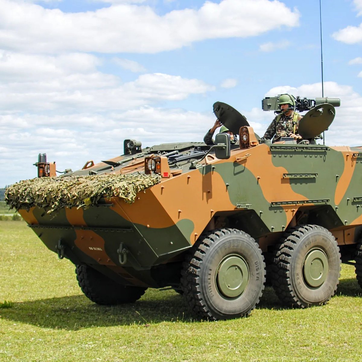 exercitooficial's tweet image. O 5º  Regimento de Cavalaria Mecanizado realizou, em 1° Nov, tiro de Granada Fumígena da Viatura Blindadas de Transporte de Pessoal Guarani. 
A atividade faz parte do adestramento das guarnições na operação de lançamento por telemetria.
#BraçoForte