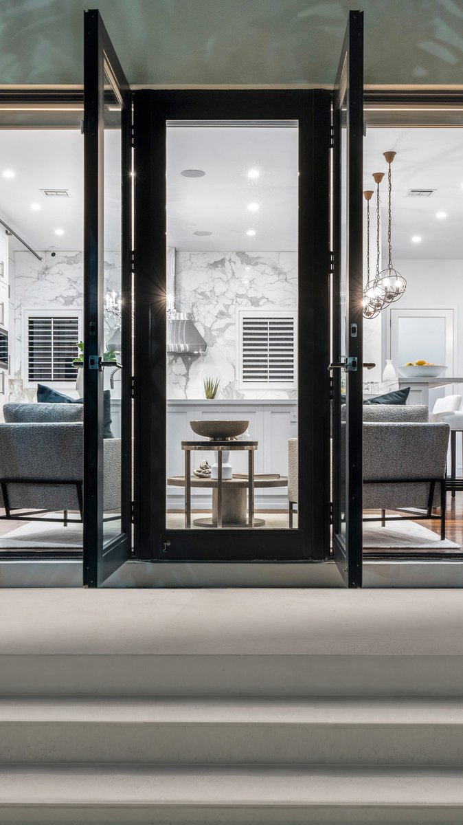 jerijenkins's tweet photo. Waterfront estate in Miami Beach, FL 😍

📍 2901 Flamingo Dr
🛏️ 6 Beds
🛁 6 Full+ 2 Half Baths
📏 L/A: 6,392 SF
📐 Lot: 19,847 SF
📏 300 ft of Waterfront
🏊 Oversized Pool
🛥️ Dock w/ Boatlift
2-Car Garage
Guest Villa

💰 Offered at $16,895,000

Contact us at jeri@jerijenkins.com https://t.co/bzxsskWijD