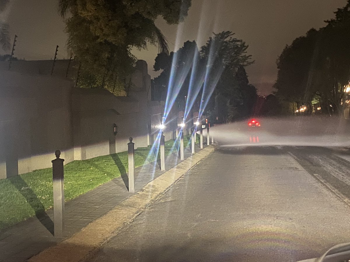 RobynOzinsky's tweet photo. MAJOR burst pipe - corner west road south morningside sandton and Berril lane morningside sandton @JHBWater @CityofJoburgZA @LyndaShacks https://t.co/A9rEGgE5cv