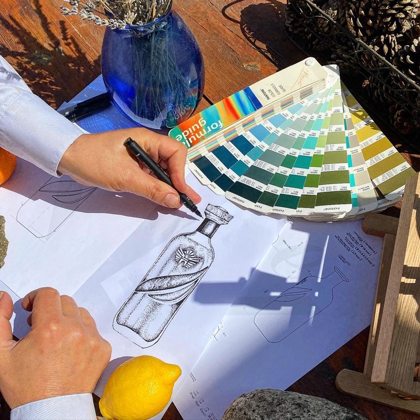 🍋🍃 Illuminating the Charente river, we were finalizing the last elements for the launch of the Deljoy liqueur from the Maison Delpeuch-Joyeux #liqueur #cognac #citrus #launch #bottle #drawing  #lifestyle #packagingdesign #design #glass