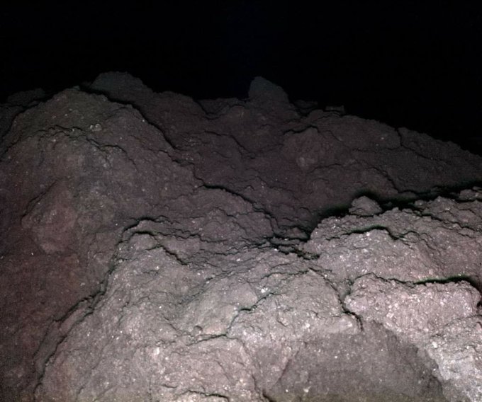 konstructivizm's tweet photo. The surface of the asteroid Ryugu taken by the Japanese spacecraft Hayabusa-2 
More :https://t.co/5FjAmrW0u0 https://t.co/0ApINxYvc9