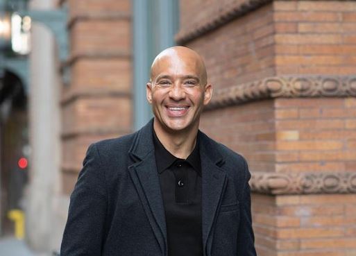 Baruch College (@baruchcollege) on Twitter photo 🎉John Gomes (#MBA, ’02) is a co-founder of the #EklundGomesTeam with his partner <a href="/FredrikEklundNY/">Fredrik Eklund</a>, and both are known as "brokers to the stars.” Learn more about John’s inspiring <a href="/Baruch_Zicklin/">Baruch Zicklin</a> journey and how his degree helps him daily. ✅ ow.ly/yyEJ50LsgWP
#BeBaruch 🎉John Gomes (#MBA, ’02) is a co-founder of the #EklundGomesTeam with his partner <a href="/FredrikEklundNY/">Fredrik Eklund</a>, and both are known as "brokers to the stars.” Learn more about John’s inspiring <a href="/Baruch_Zicklin/">Baruch Zicklin</a> journey and how his degree helps him daily. ✅ ow.ly/yyEJ50LsgWP
#BeBaruch