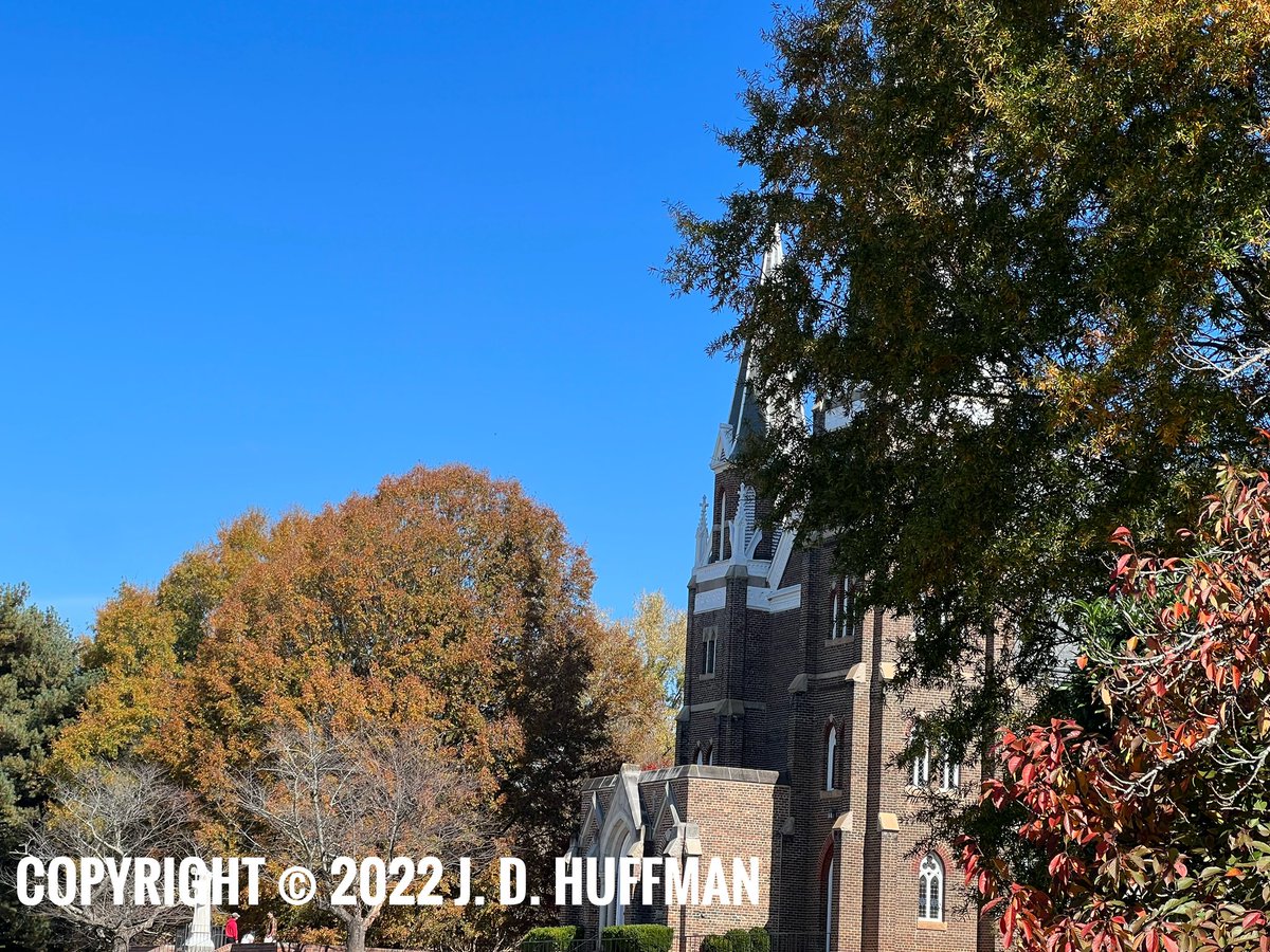 JDHuffmanPAW's tweet photo. Leaf peeping on the campus of @BelmontAbbey on Tuesday (11/1/22).
#NCWX #JDHuffmanHWS #HuffmanWeatherService #HWSFall22 #BelmontAbbey #Weather #Meteorology #LeafPeeping https://t.co/xDCr1hnQfU