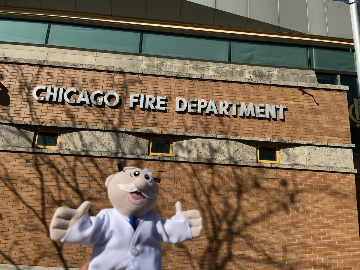 luisfcomtz's tweet photo. Saludando a otros héroes @drsimioficial @ChicagoFireDep #chicagofire #universalchannel https://t.co/Z8hOjHuSuE